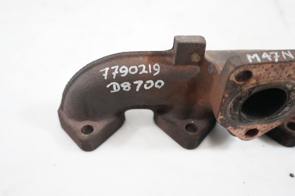 Exhaust manifold (10)