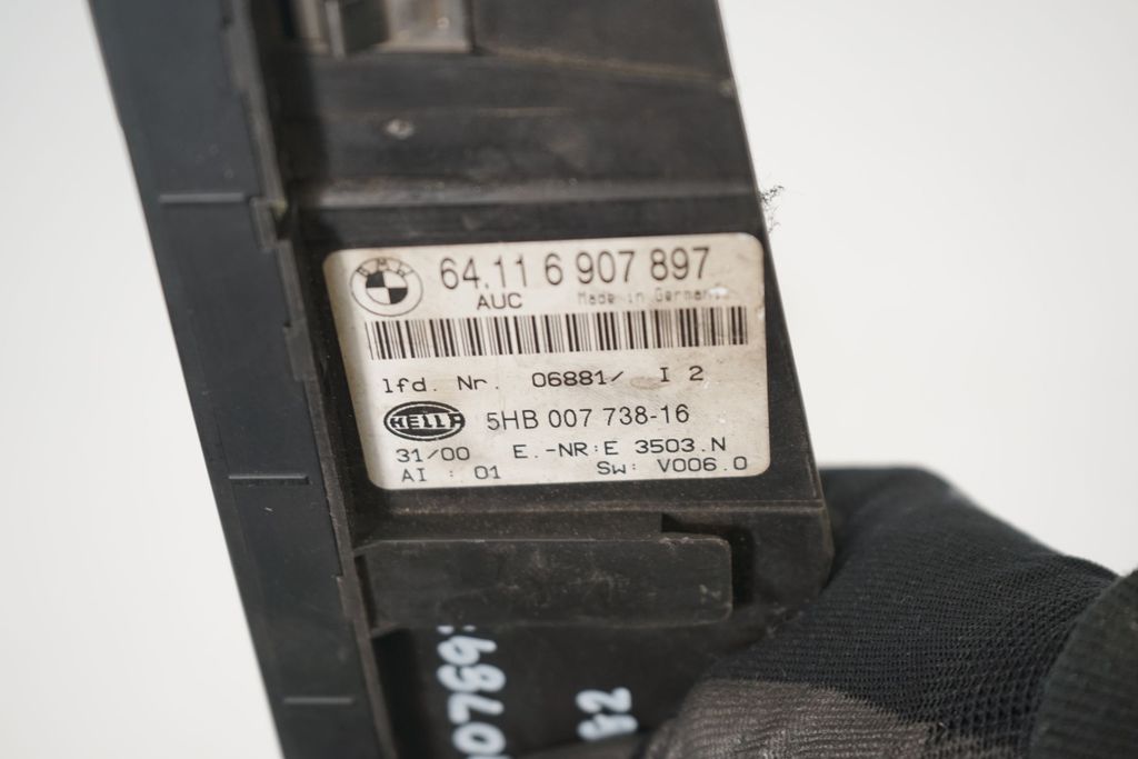 Climate control unit (7)