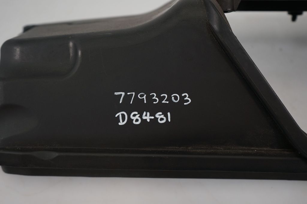 Air filter box cover (8)