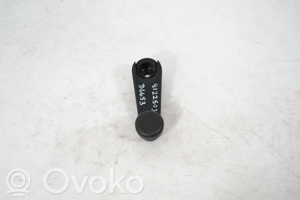 Rear door window winding handle (2)