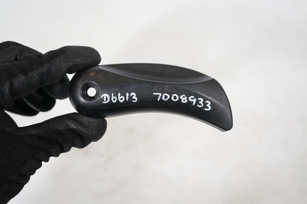 Engine bonnet (hood) release handle (7)