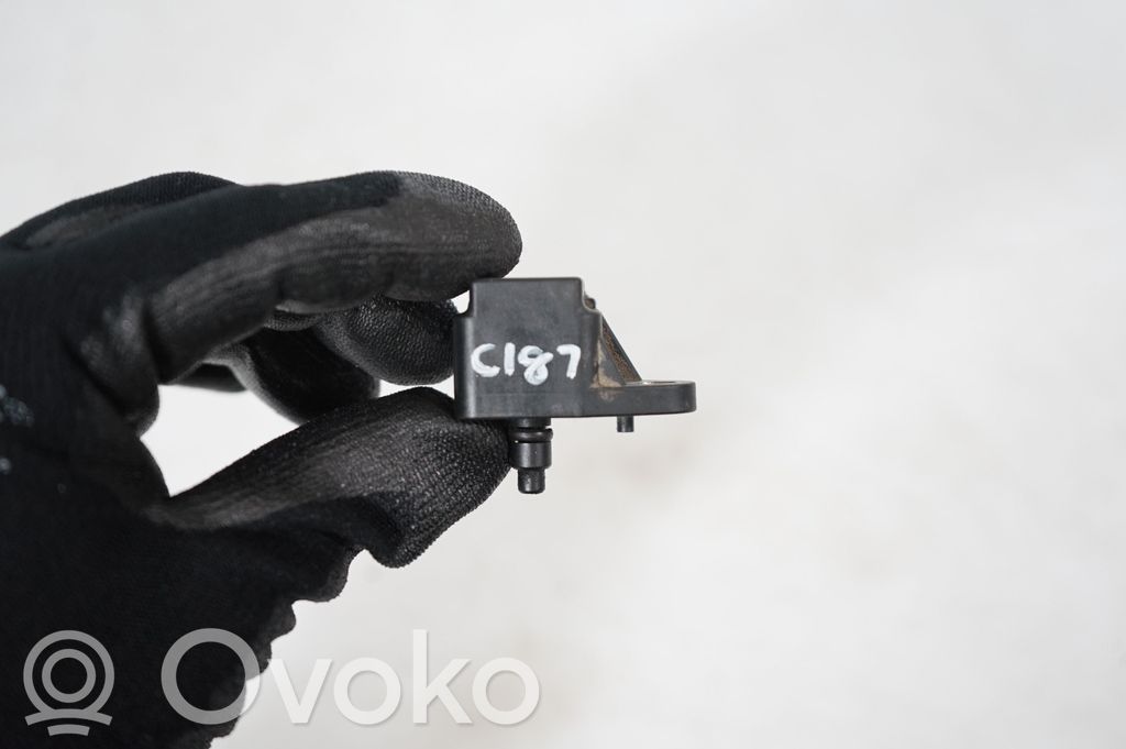 Air pressure sensor (7)