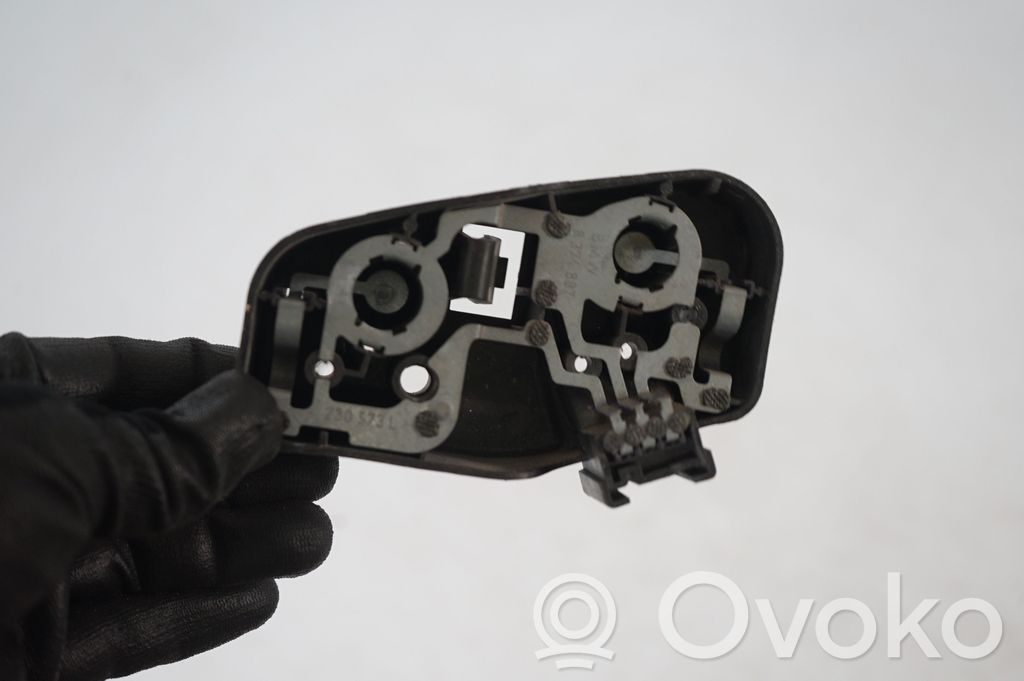 Tail light bulb cover holder (6)