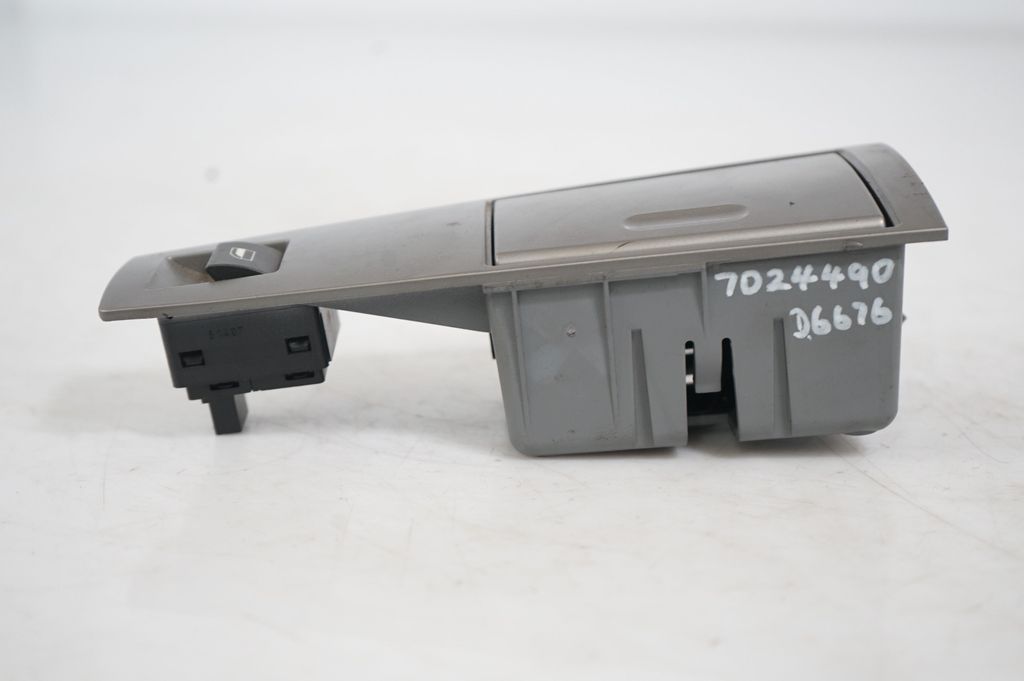 Rear door ashtray (8)