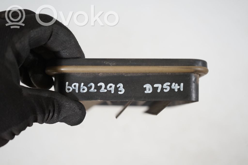 Quarter panel pressure vent (8)