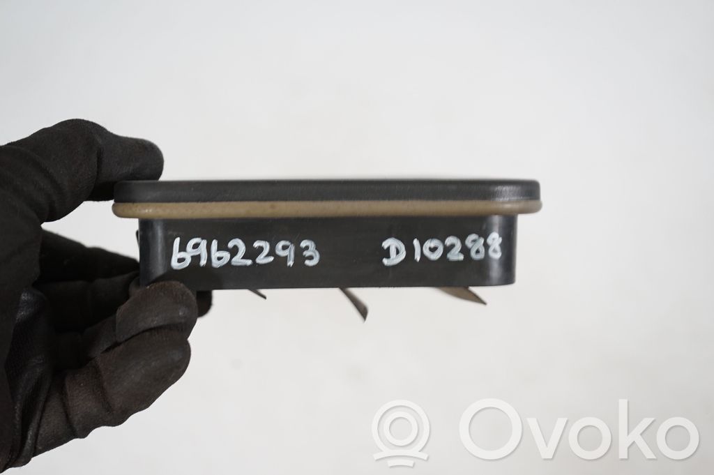 Quarter panel pressure vent (8)