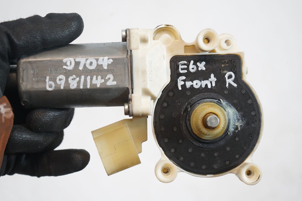 Front door window regulator with motor (7)