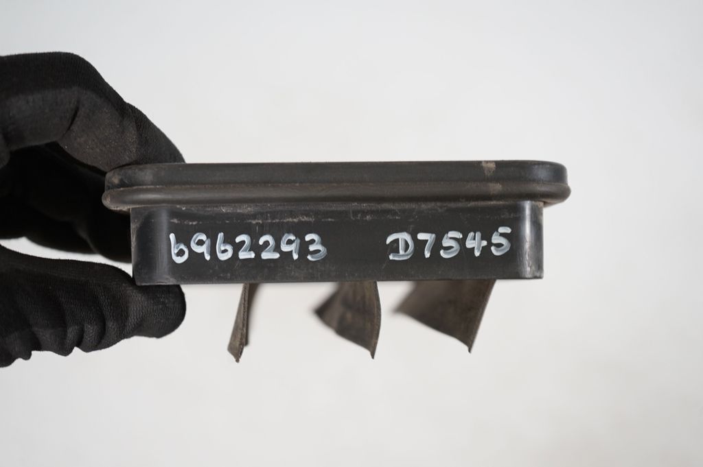 Quarter panel pressure vent (8)