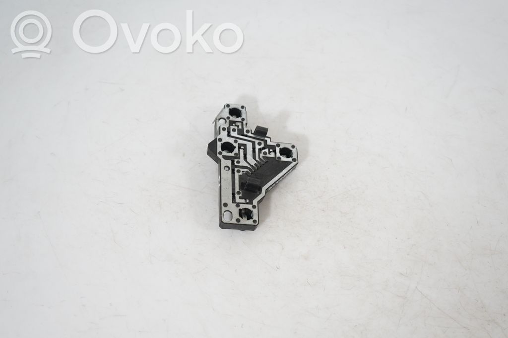 Tail light bulb cover holder (4)