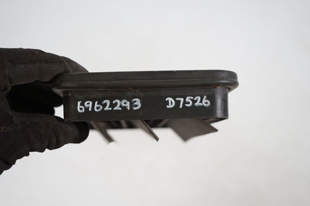 Quarter panel pressure vent (8)