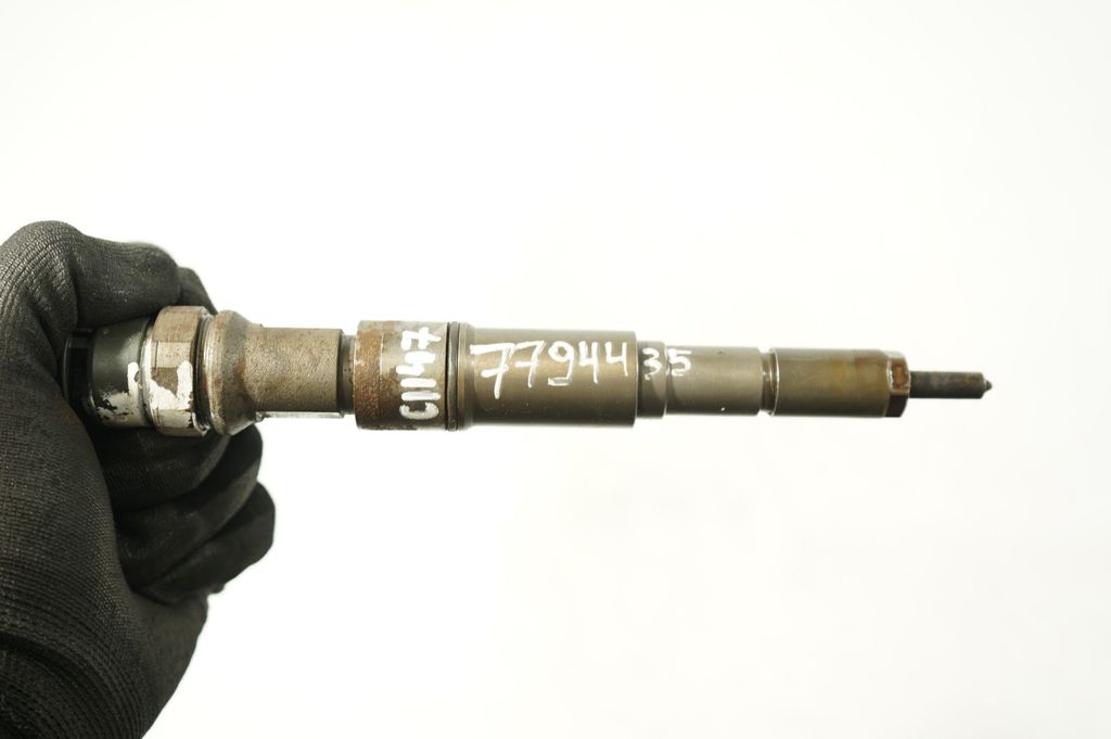 Fuel injector (7)