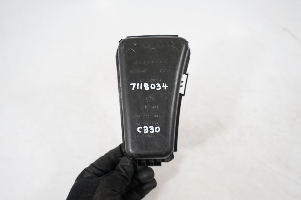 Gear shifter surround trim plastic (8)