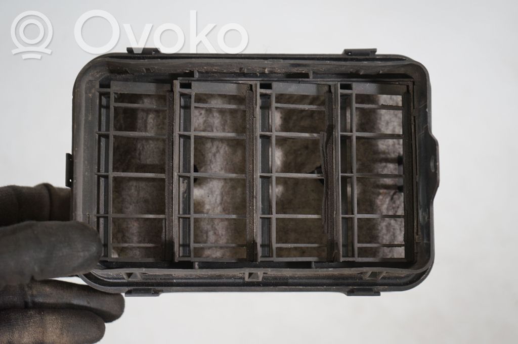 Quarter panel pressure vent (6)