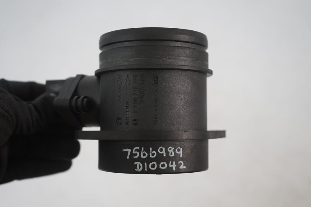 Mass air flow meter (9)