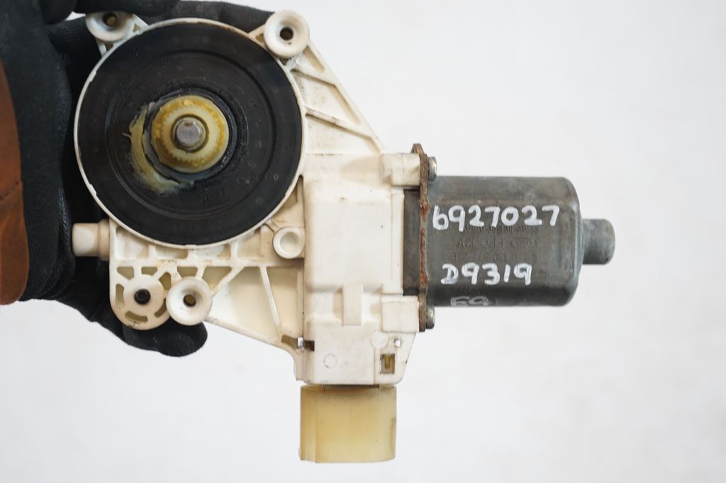 Front door window regulator with motor (7)