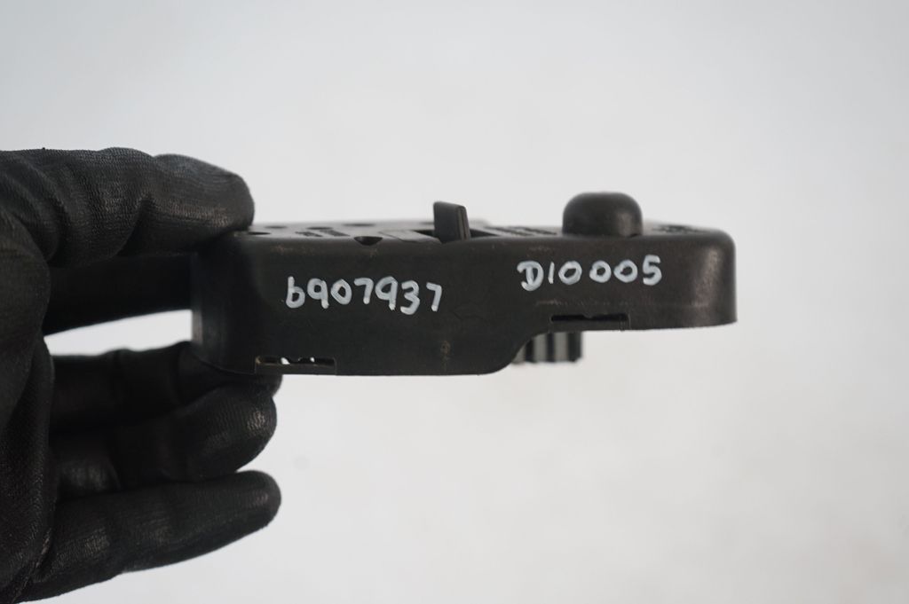 Tailgate rear/tail lights (8)