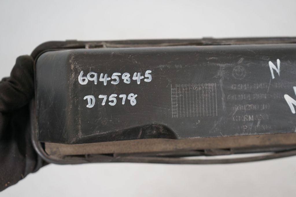 Quarter panel pressure vent (8)