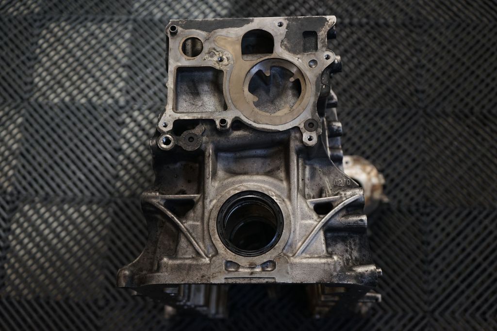 Engine block (13)