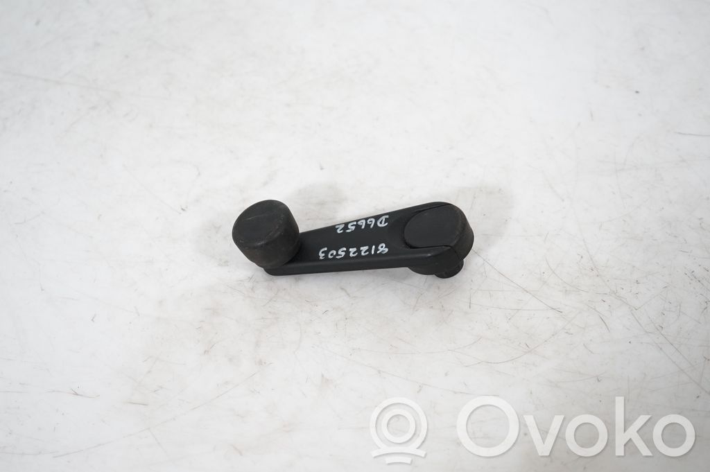 Rear door window winding handle (3)
