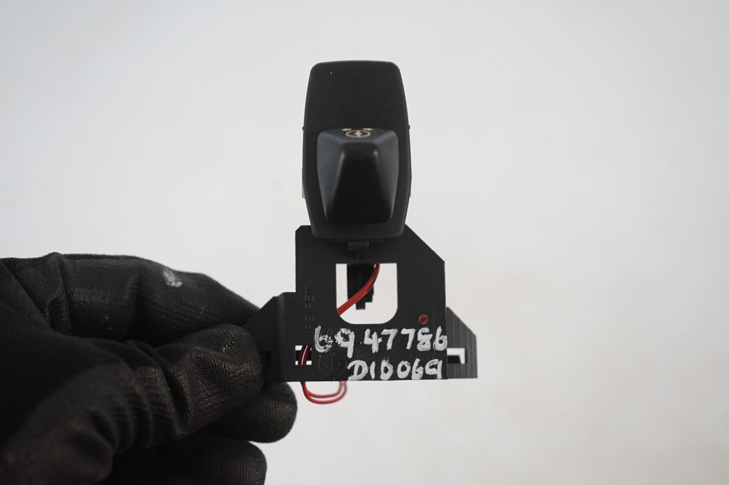 Steering wheel adjustment switch (9)