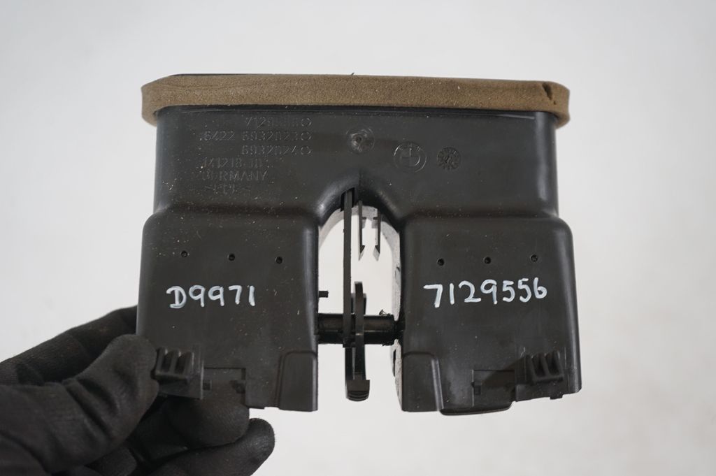 Rear air vent grill (8)