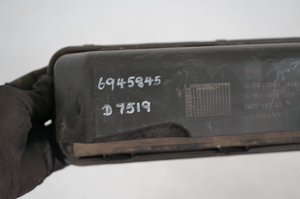 Quarter panel pressure vent (8)