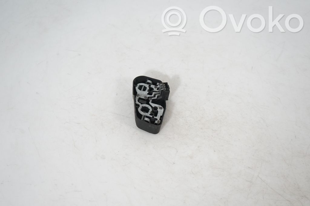 Tail light bulb cover holder (4)