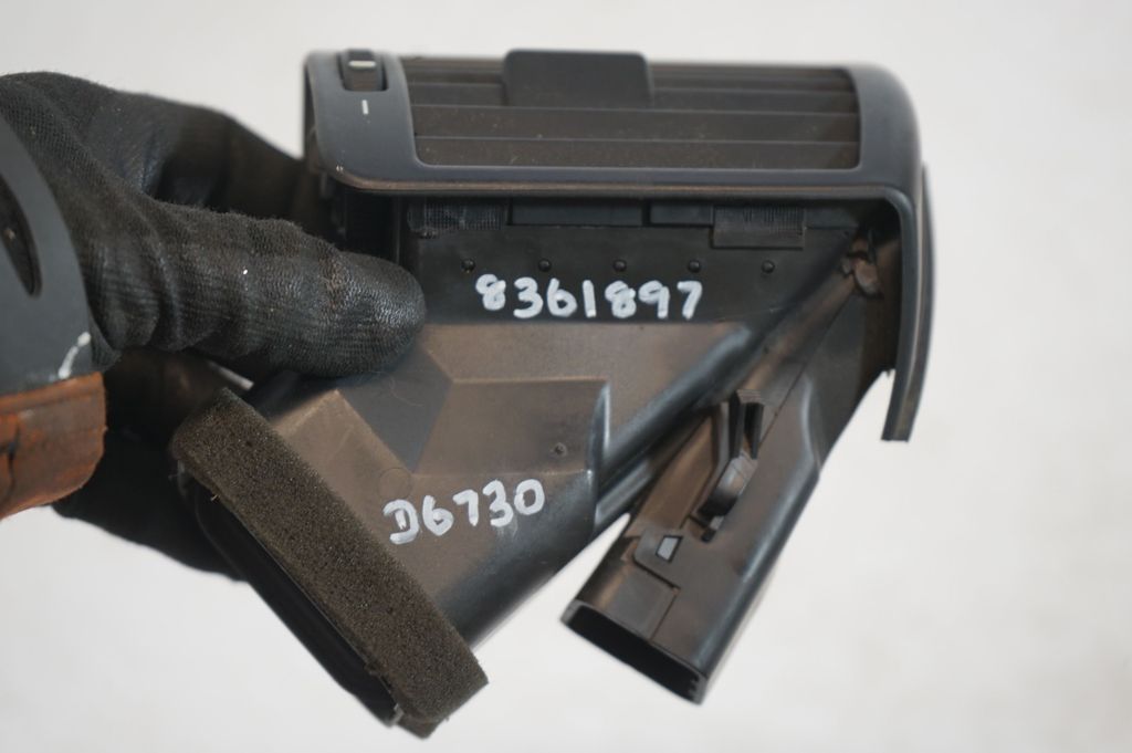 Dashboard side air vent grill/cover trim (8)