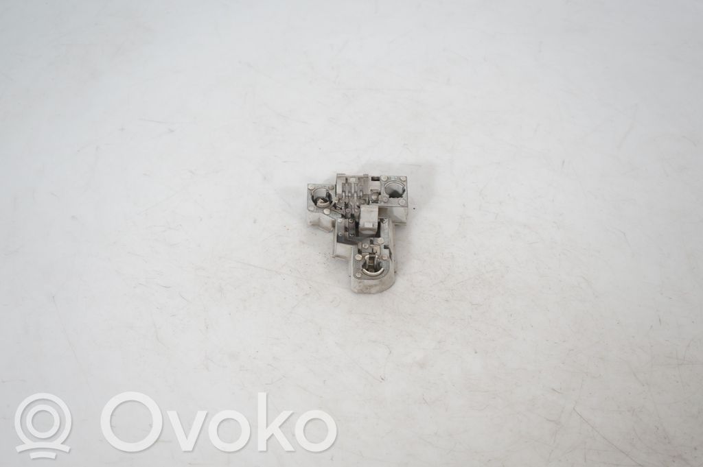 Tail light bulb cover holder (4)