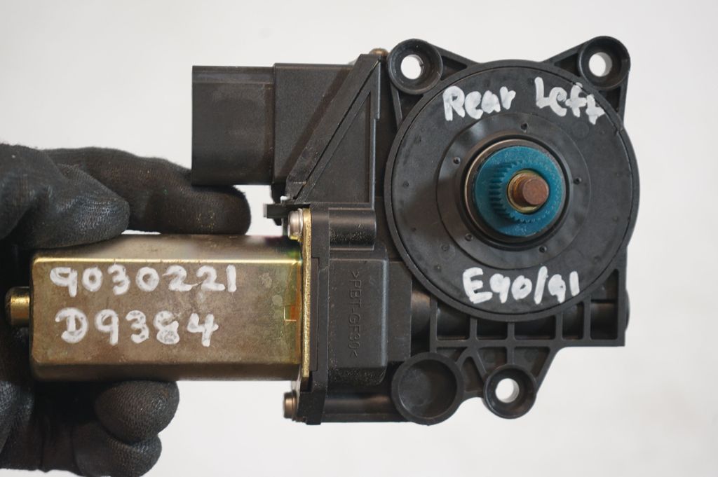 Engine coolant pipe/hose (9)