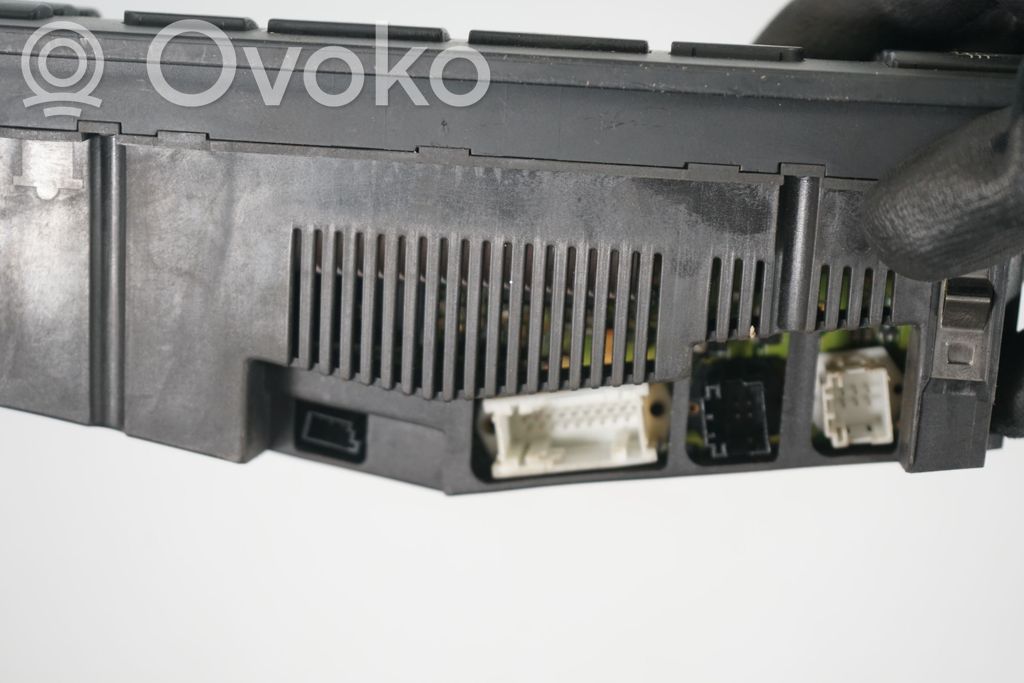 Climate control unit (6)