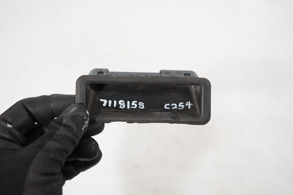 Tailgate/trunk/boot exterior handle (8)