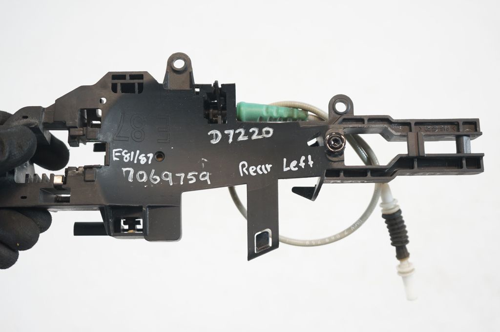 Rear door exterior handle/bracket (7)