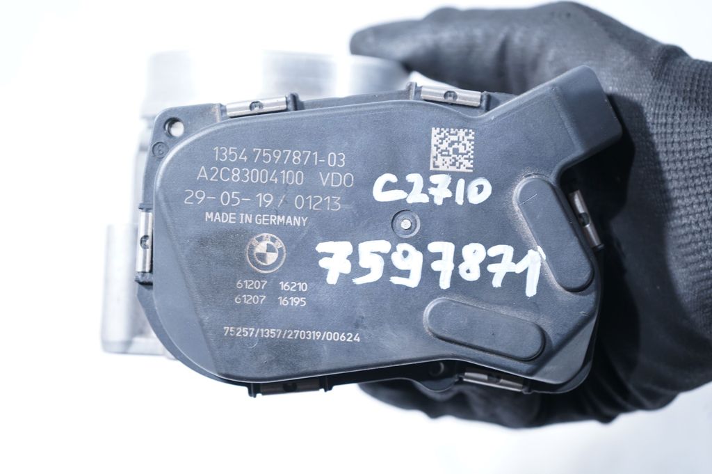 Throttle valve (8)