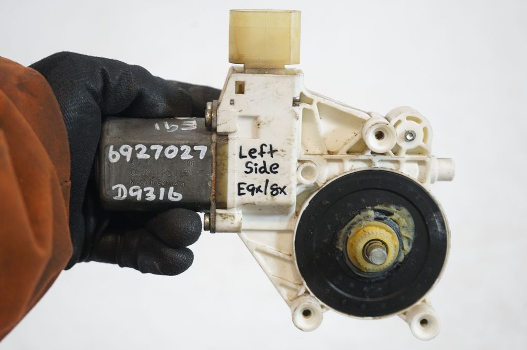 Front door window regulator with motor (8)