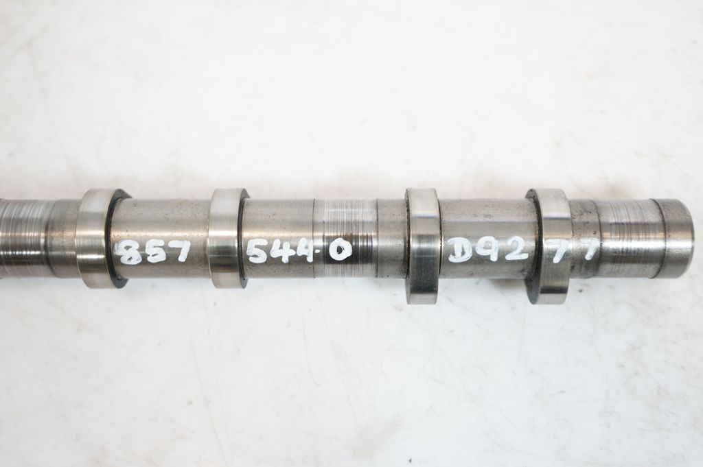Camshaft (8)