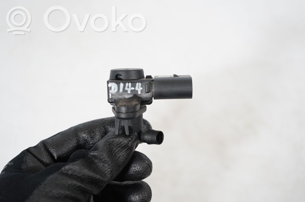 Air pressure sensor (10)