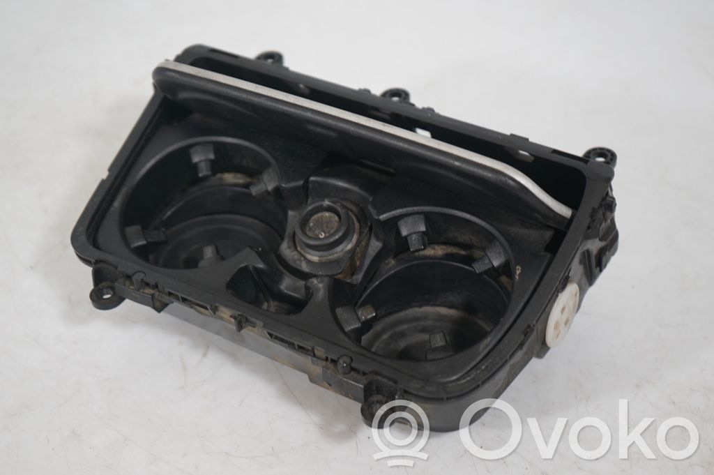Cup holder front (7)