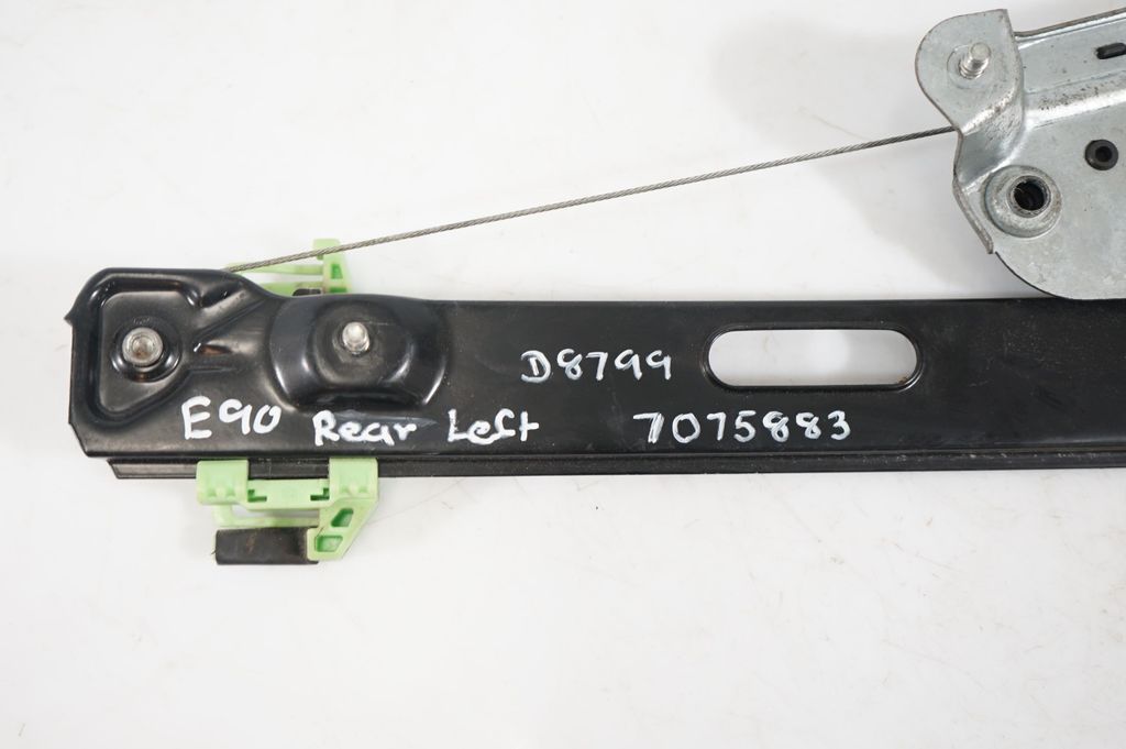 Rear door window regulator with motor (7)