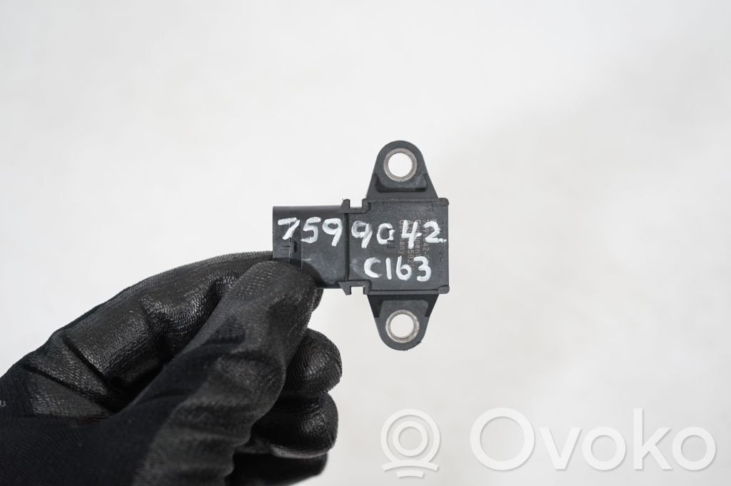 Air pressure sensor (8)