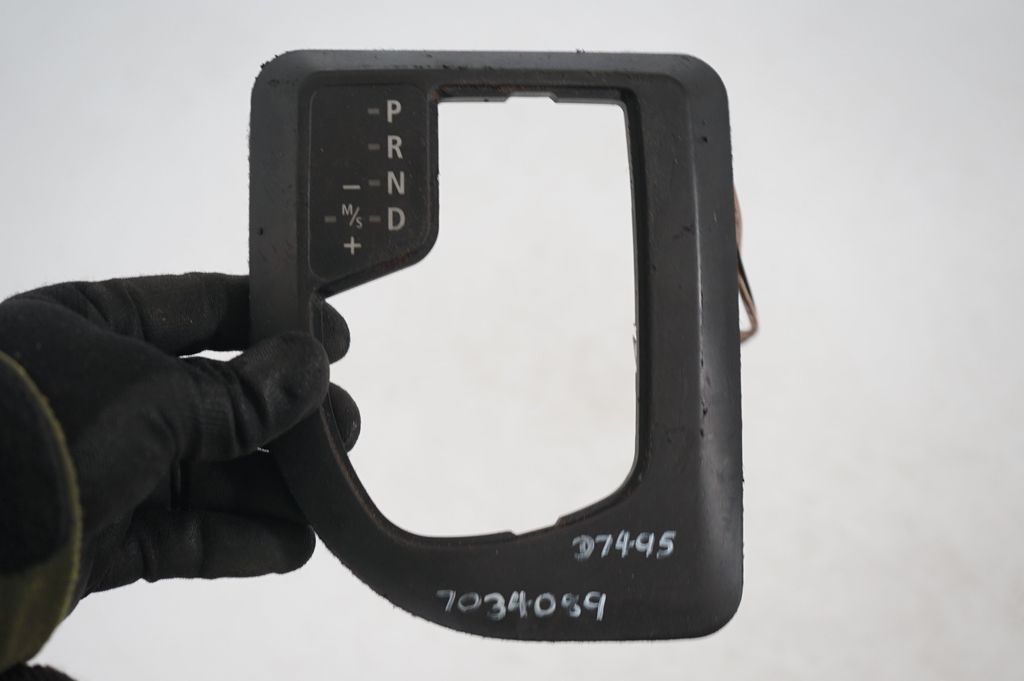 Gear shifter surround trim plastic (7)