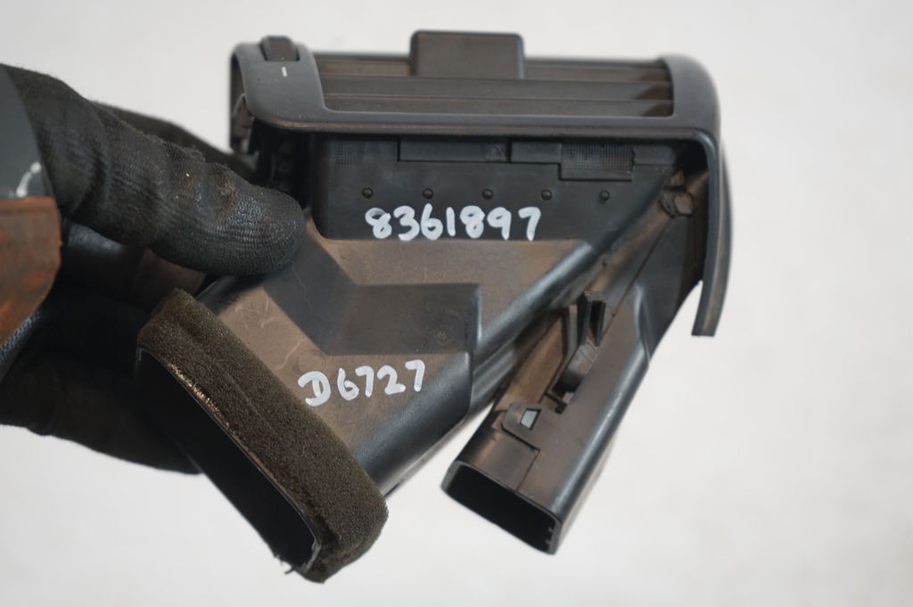 Dashboard side air vent grill/cover trim (8)