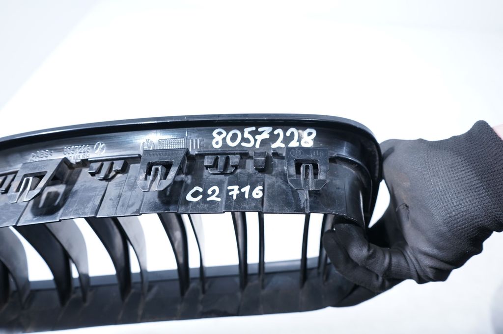 Front bumper upper radiator grill (7)