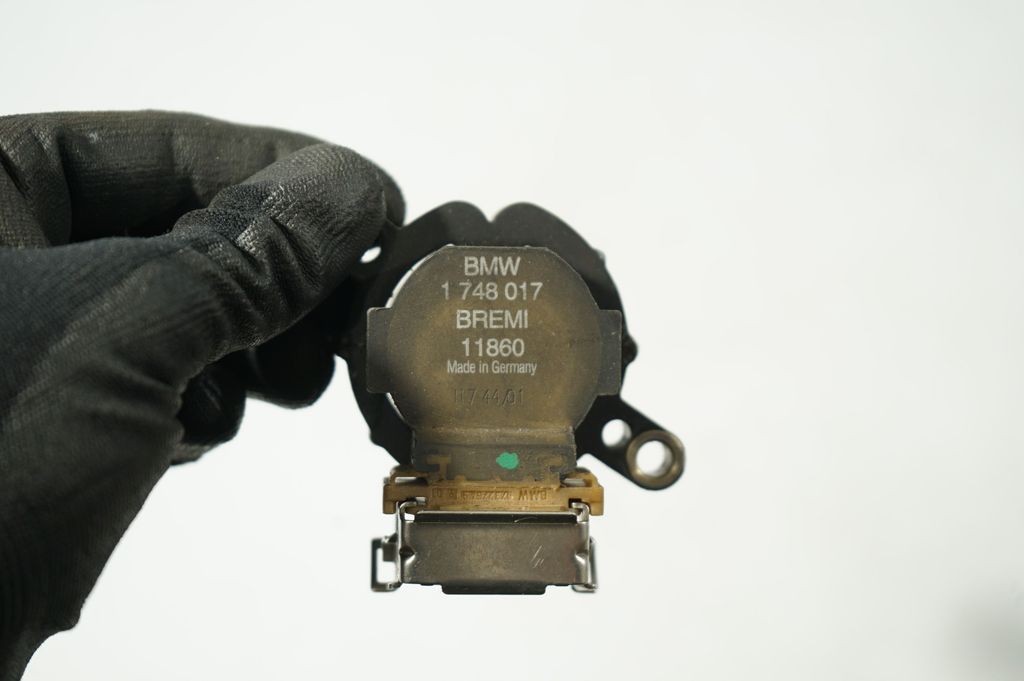 High voltage ignition coil (9)