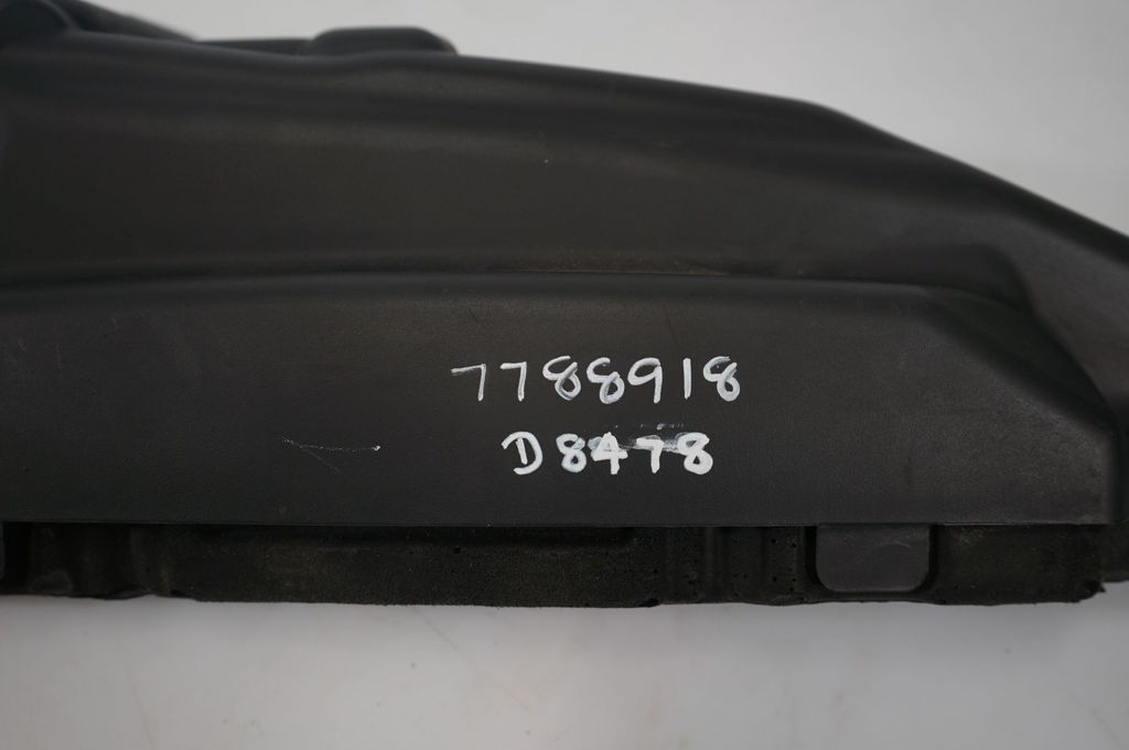 Engine cover (trim) (8)