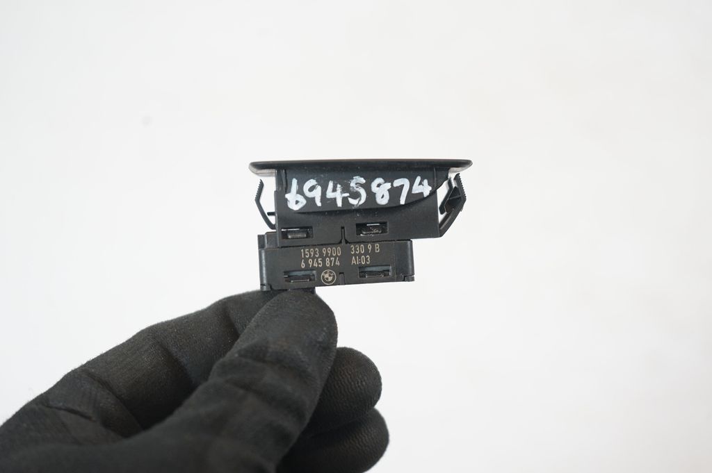 Electric window control switch (9)