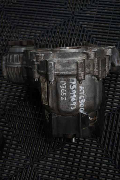 Gearbox transfer box case (8)