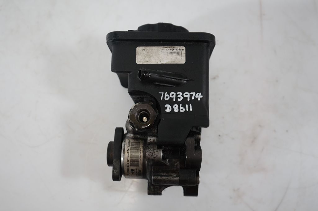 Power steering pump (10)