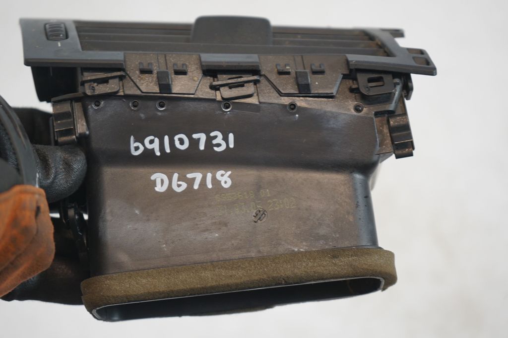 Dashboard side air vent grill/cover trim (8)