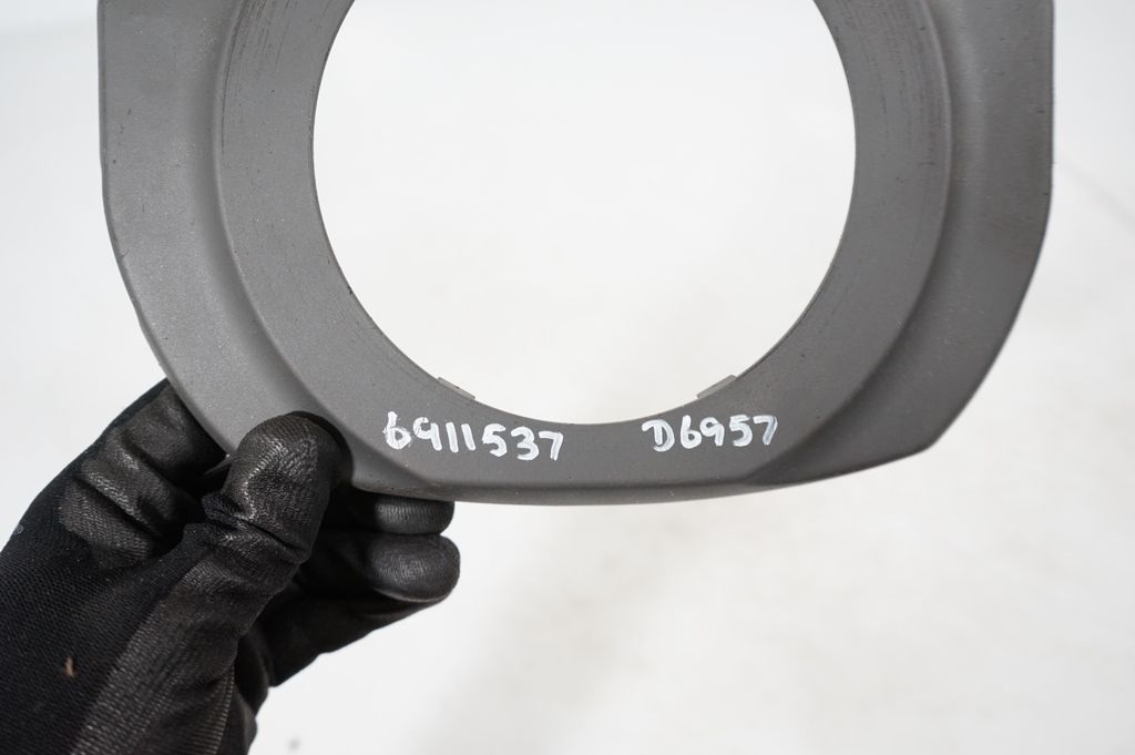 Steering wheel column trim (8)